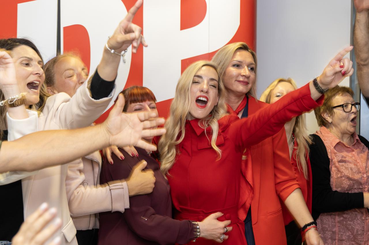 Pula: Kandidatkinja za Istarsku županicu, Sanja Radolović, na gradskoj tržnici održala je konferenciju za medije