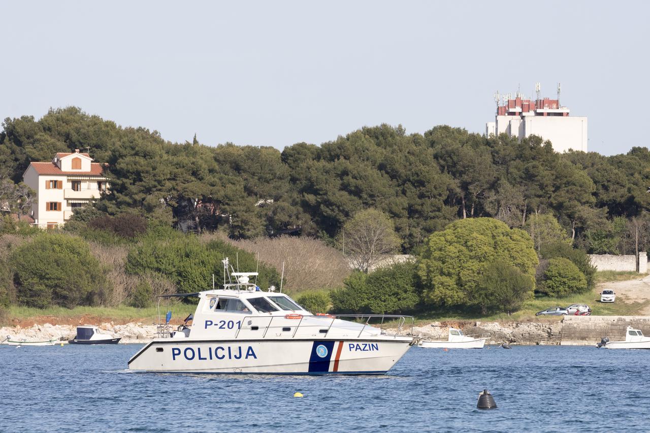 Pula: Policijska patrola na moru ispred plaža gdje bi se mogli okupljati stanovnici
