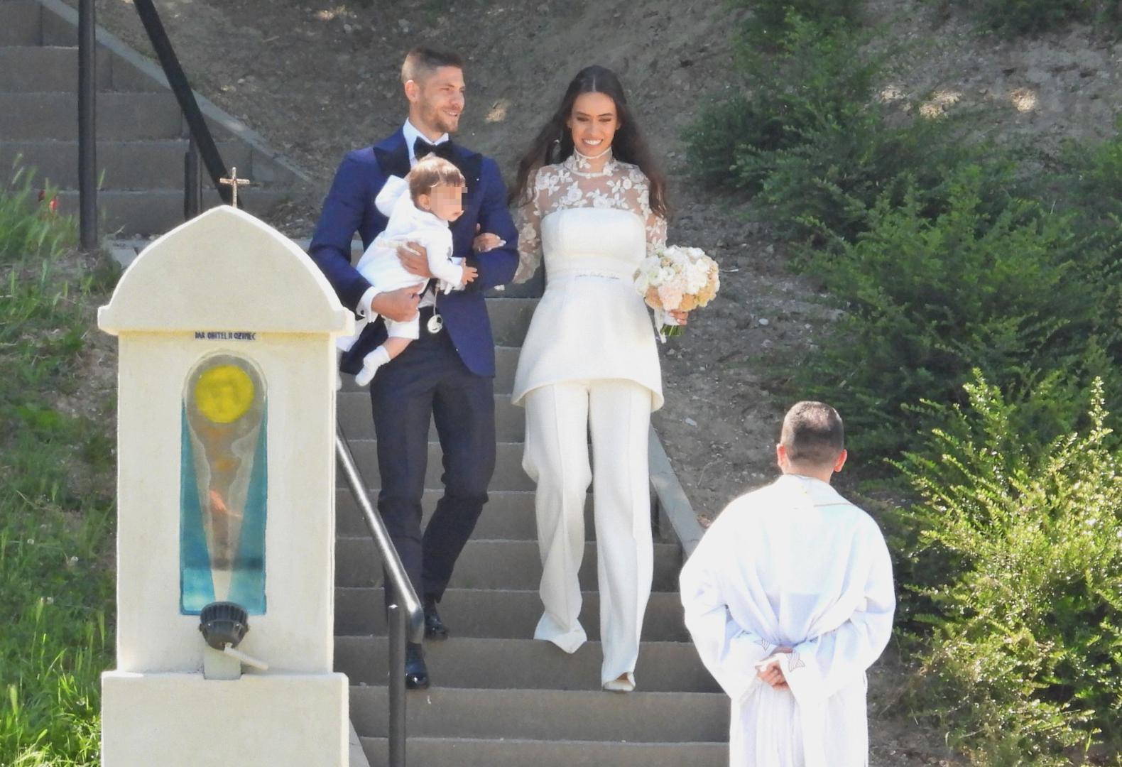 Andrej Kramarić i njegova supruga Mia u bračnu luku uplovili su u ožujku 2021., a nedugo nakon toga su postali i roditelji. 