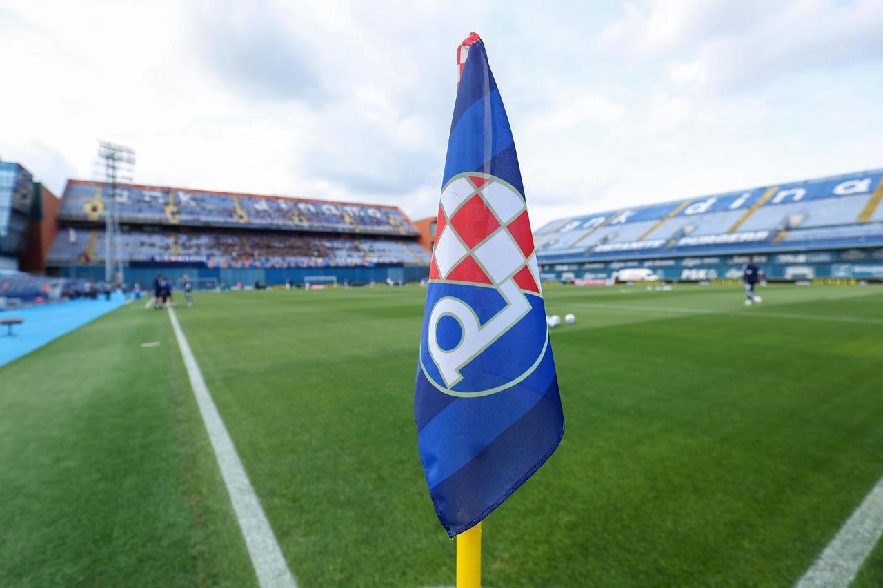Zagrijavanje nogometaša Dinama i Rudeša uoči početka utakmice 36. kola SuperSport HNL-a