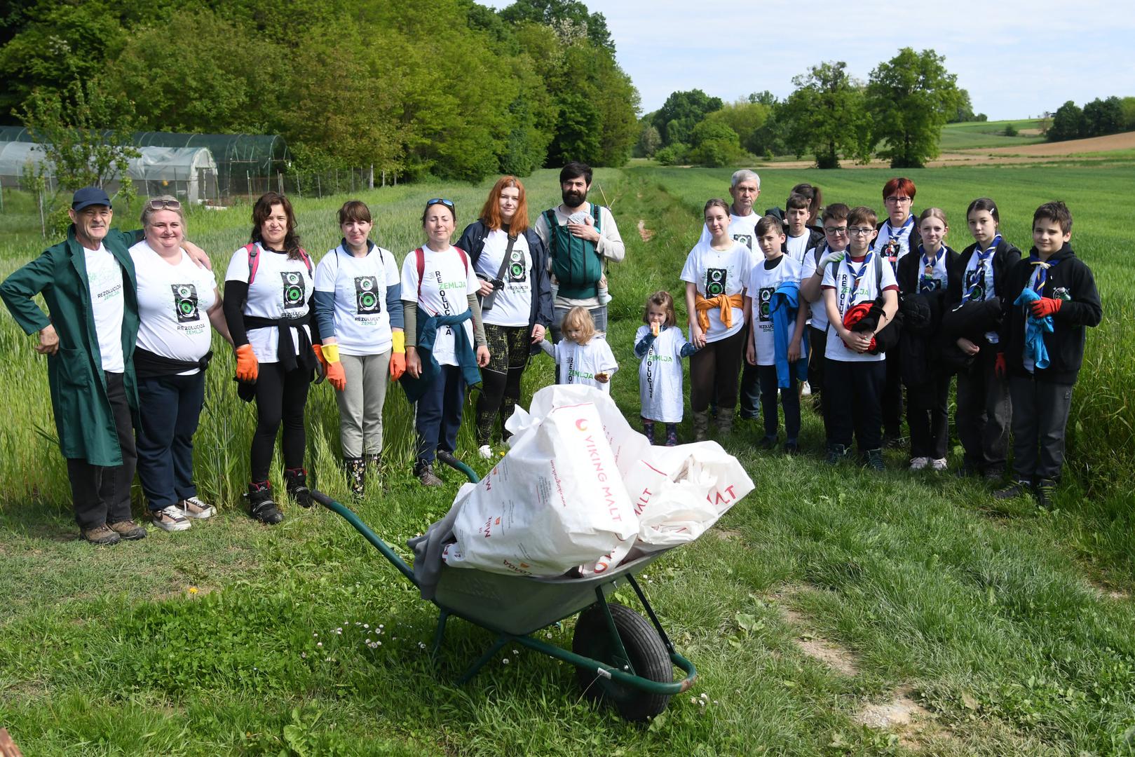 Akcija čišćenja šume u Križevcima održana je u subotu na lokacijama Radnički dol i Župetnica. Akciju je organizirala ekološka udruga Zeleno Prigorje, a pridružili su se članovi odreda izviđača Kalnik, udruge Korak i građani volonteri 