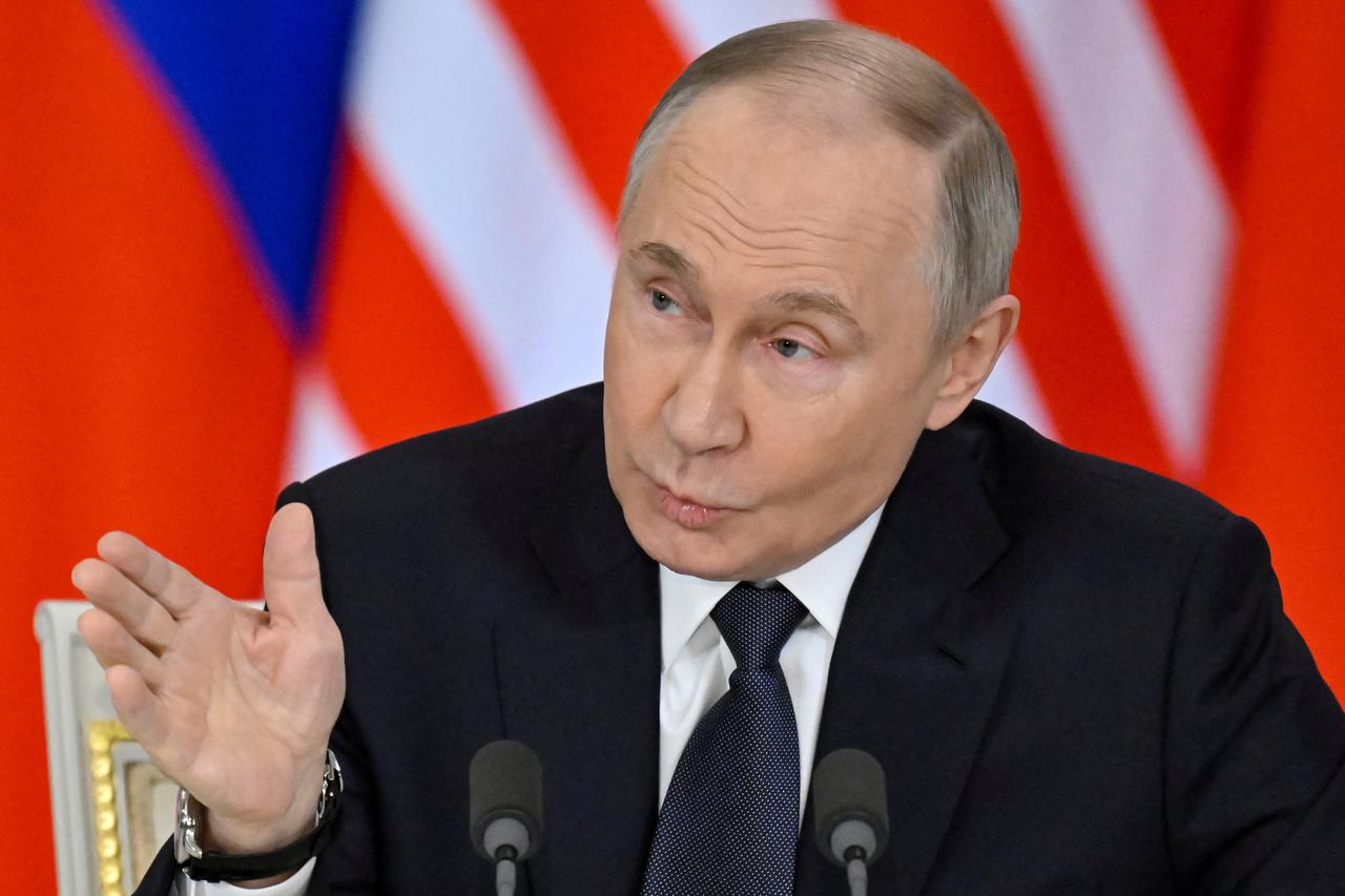 Russian President Vladimir Putin meets with Malaysian Prime Minister Anwar Ibrahim in Moscow