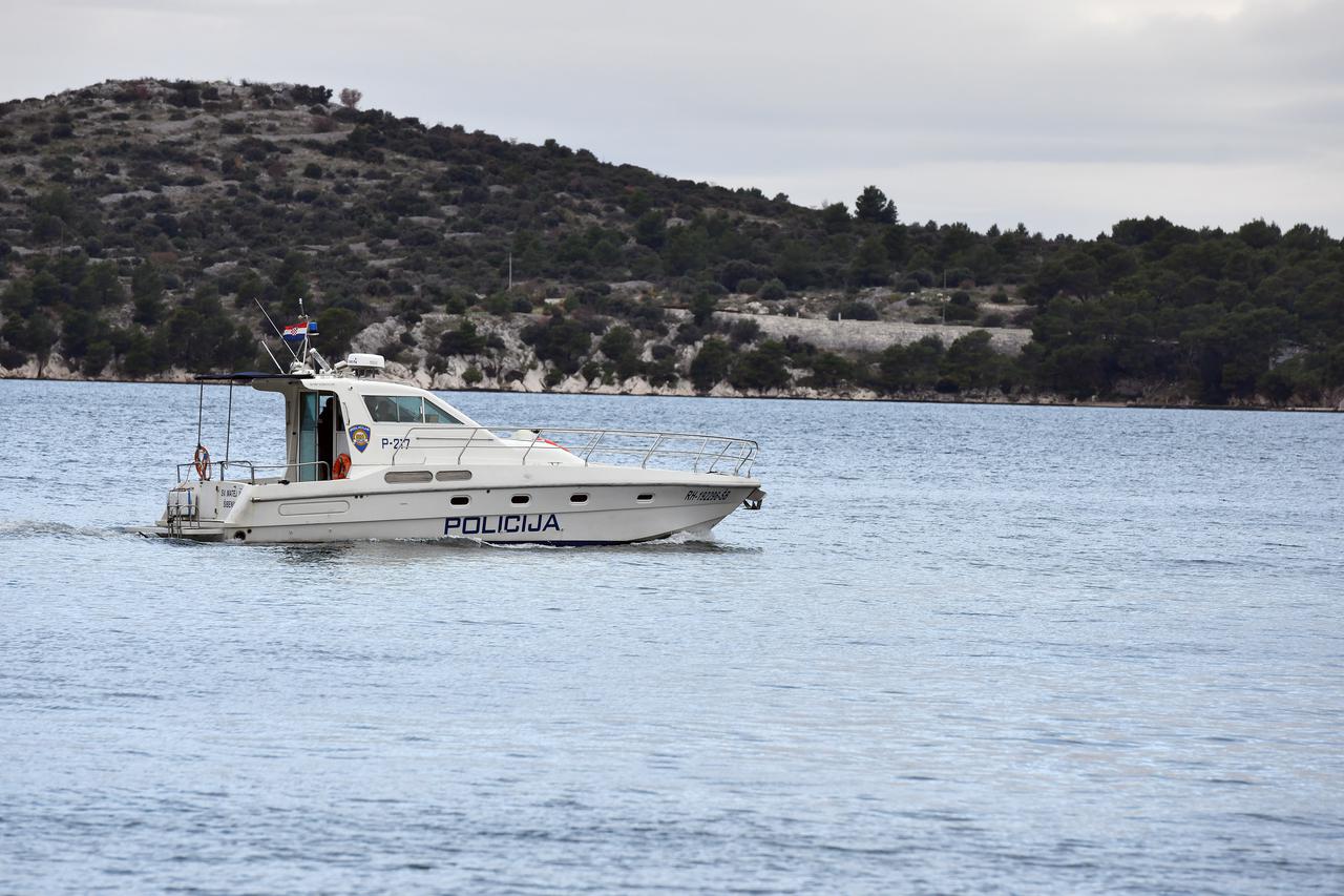 Šibenik: Brod pomorske policije u kanalu Sv. Ante