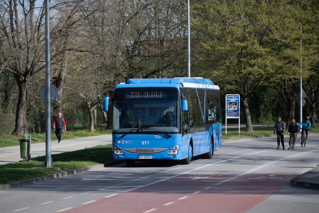 Zagreb: Tomislav Tomašević i suradnici predstavili prvi električni autobus namijenjen za javni prijevoz