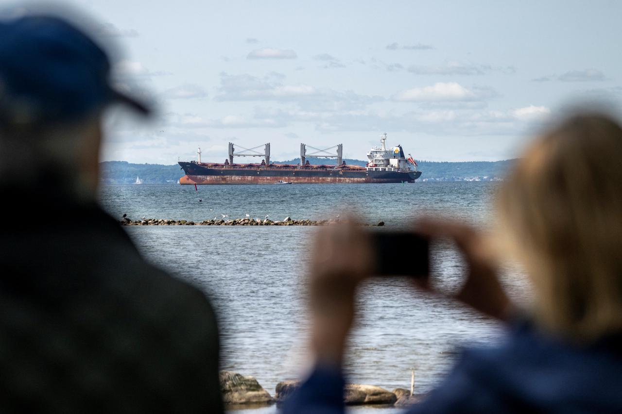 Meshka ship runs aground outside port of Landskrona