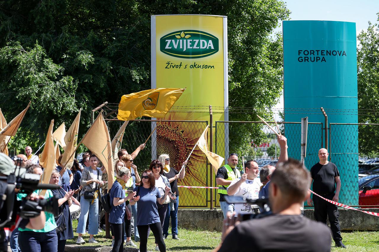 Zagreb: Sindikat zaposlenih u poljoprivredi održao prosvjed podrške radnicima Zvijezde i PIK Vrbovca