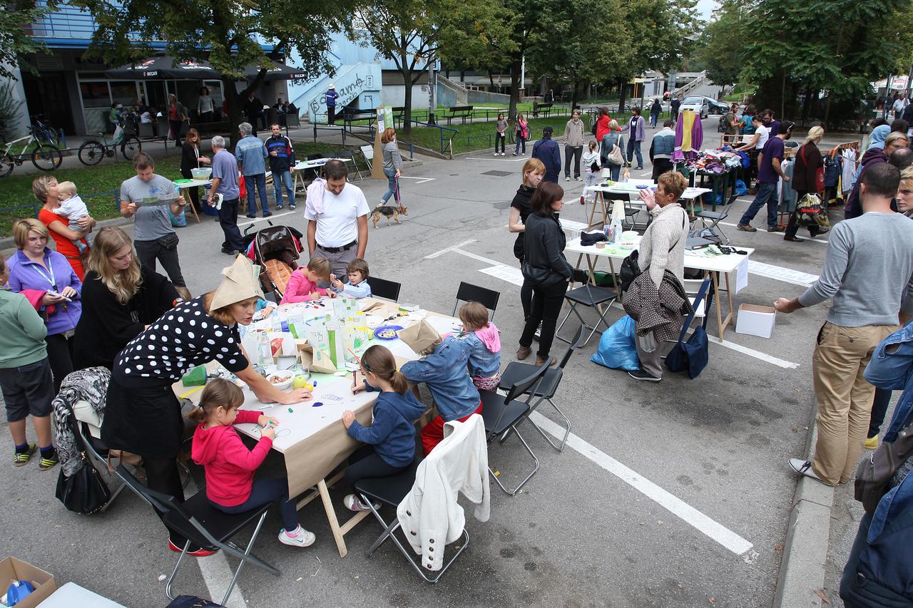 Zagreb: U naselju Savica građani raznim radionicama i štandovima žele potaknuti gradnju trga