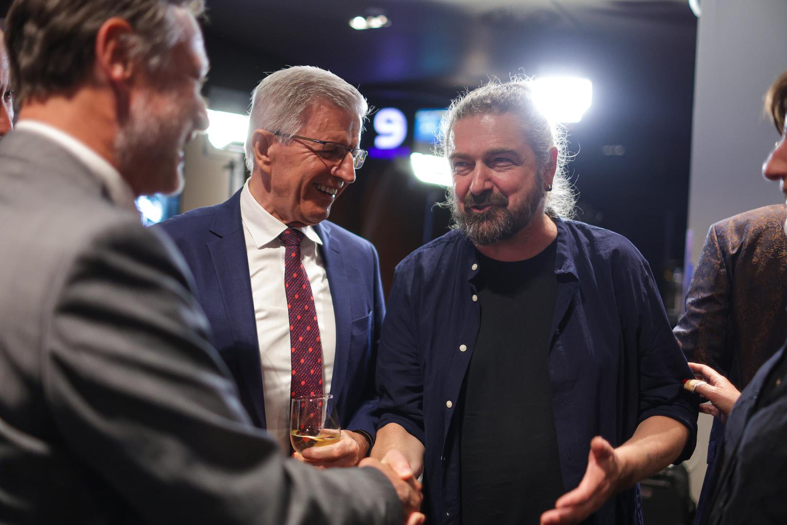 Robert Bubalo, koji je utjelovio glavnu ulogu, kralja Tomislava, naglasio je da mu je najvažnije bilo prenijeti redateljevu viziju vladara: – Iako sam se prije imao prilike baviti filmom i glumom, ovaj projekt mi je bio poseban izazov. Želio sam što vjernije prikazati lik Tomislava.