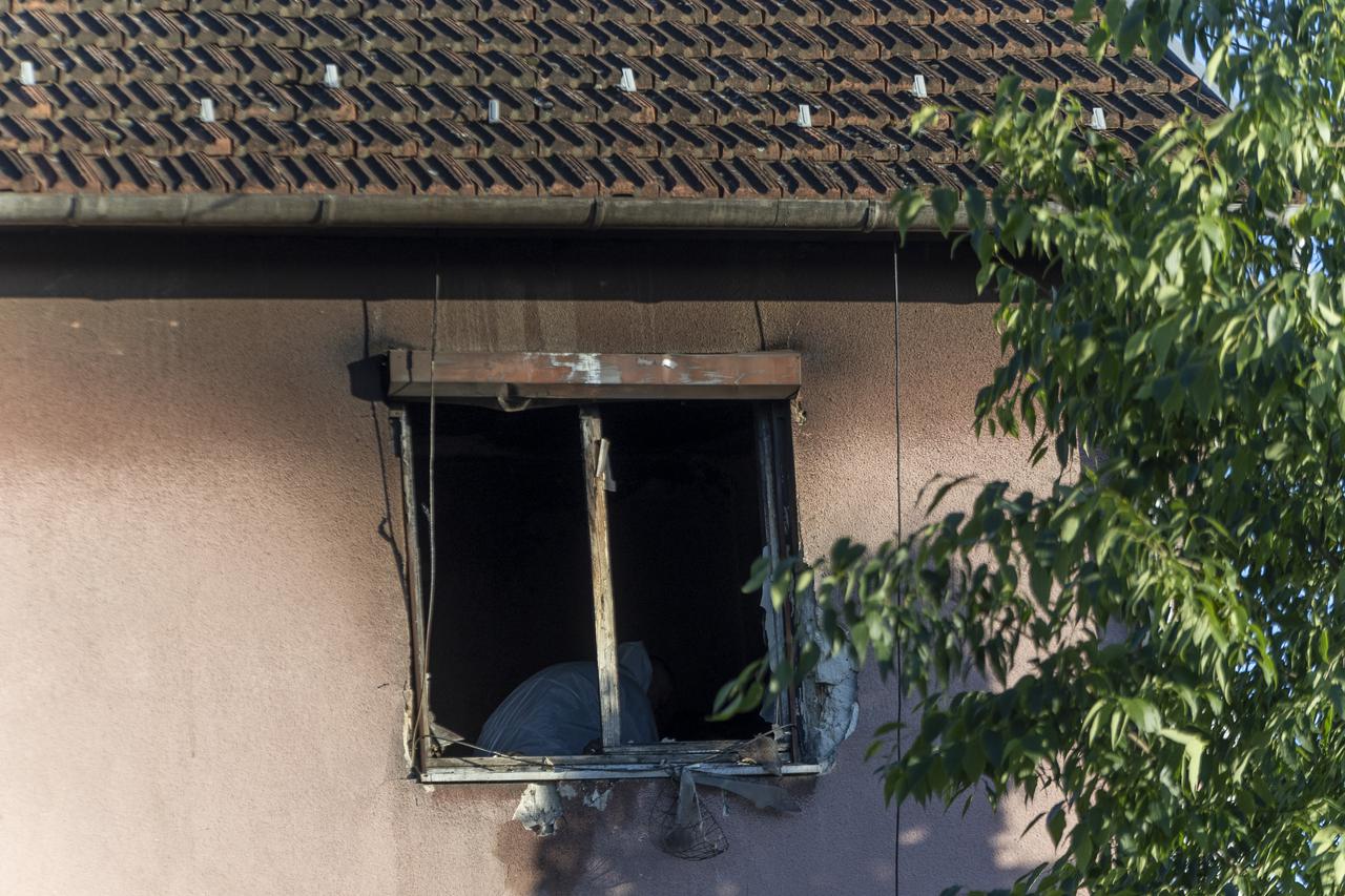 Osijek: U Krapinskom naselju u Osijeku  izbio je požar u stanu u kojem su pronađena dva tijela