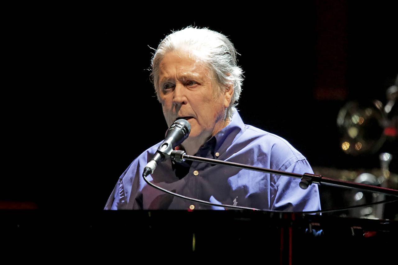 Brian Wilson performing at Manchester O2 Apollo