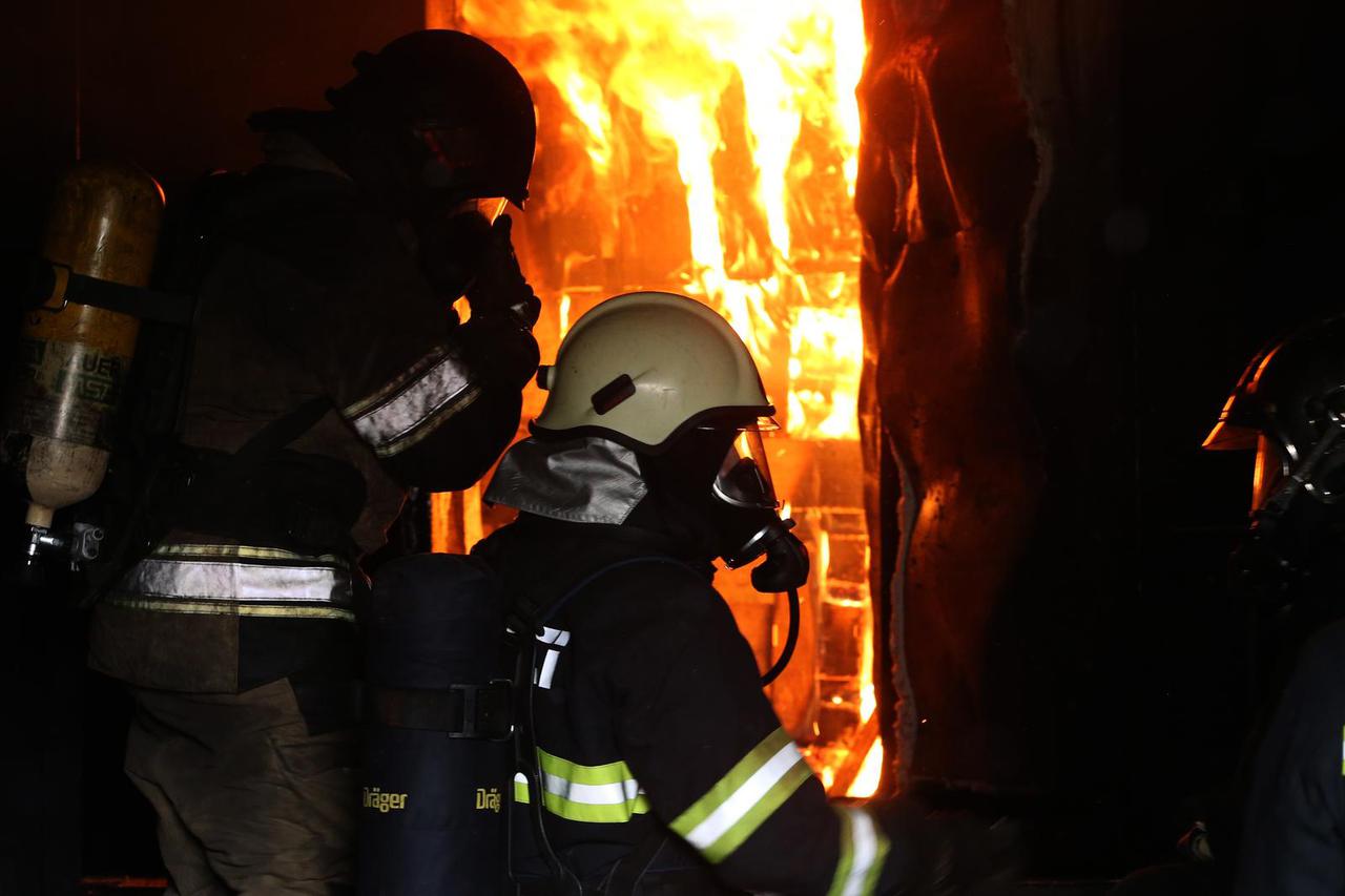 Ivani?-Grad: Simulacija požara stana izazvanog zapaljenjem bora ili adventskog vjen?i?a 