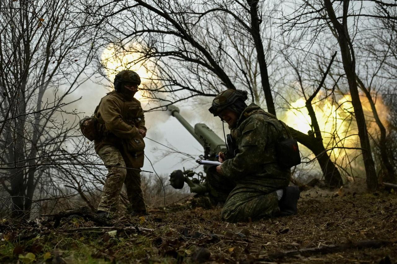 Servicemen fire a howitzer towards Russian troops at a position in a front line in Zaporizhzhia region