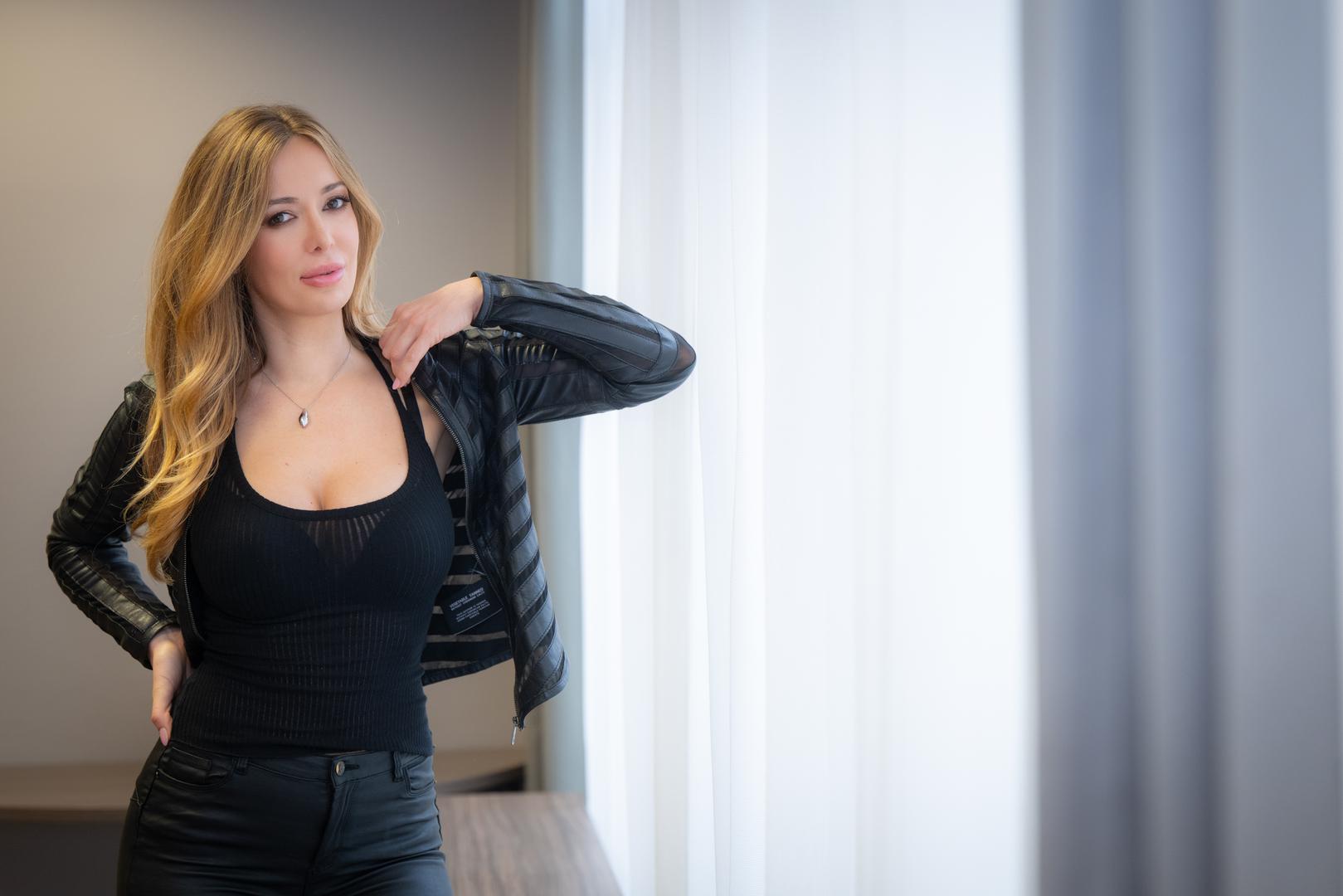 Lidija je jednom prilikom izjavila kako je sama odgovorna za svoj seksi imidž i provokativne stajlinge, naglašavajući da ona sama odabire svoju odjeću i osmišljava nastupe.