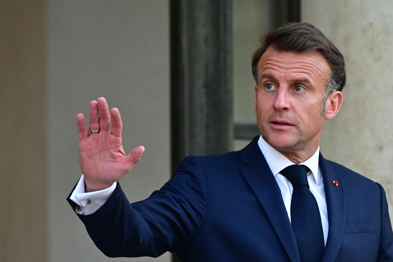 Le président Emmanuel Macron reçoit Gourbangouly Malikgulyyewic Berdymouhamedov,leader national du peuple turkmène et président du Conseil populaire du Turkménistan au palais présidentiel de l'Elysée à Paris