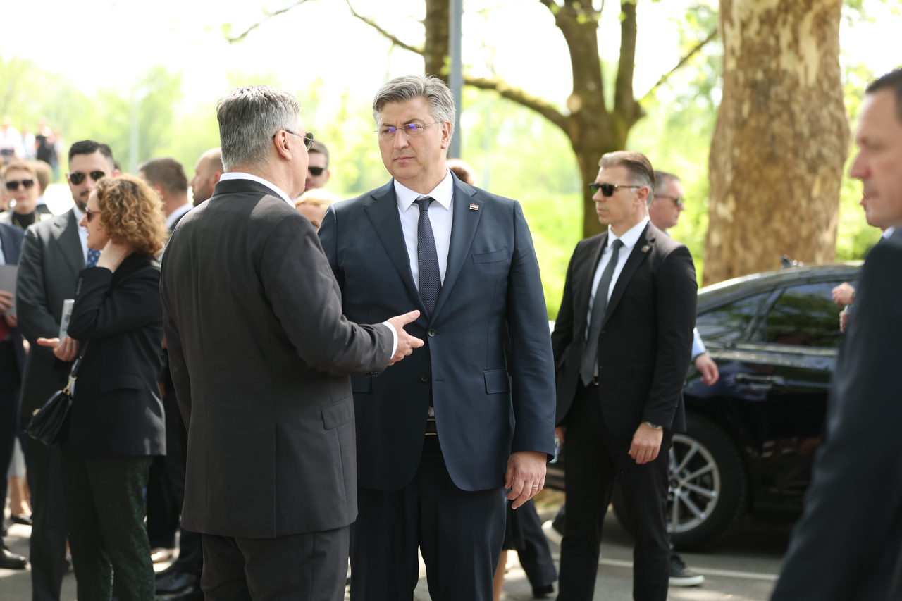 Predsjednik Milanović i premijer Plenković razmijenili nekoliko riječi u Jasenovcu