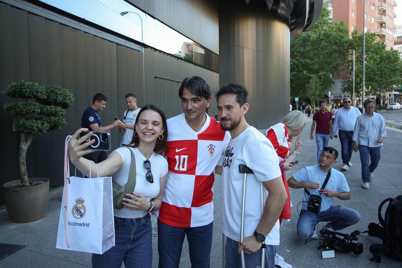 Madrid: Zlatko Dalić se susreo s obožavateljima nakon utakmice Real Madrid - Real Sociedad