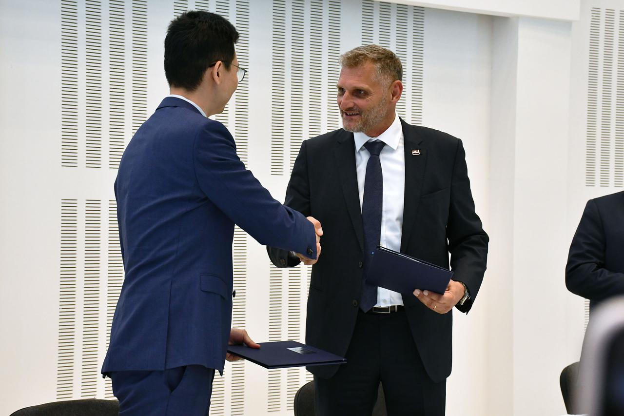 Požega: Potpisan ugovor za izgradnju brze ceste Požega - autocesta A3