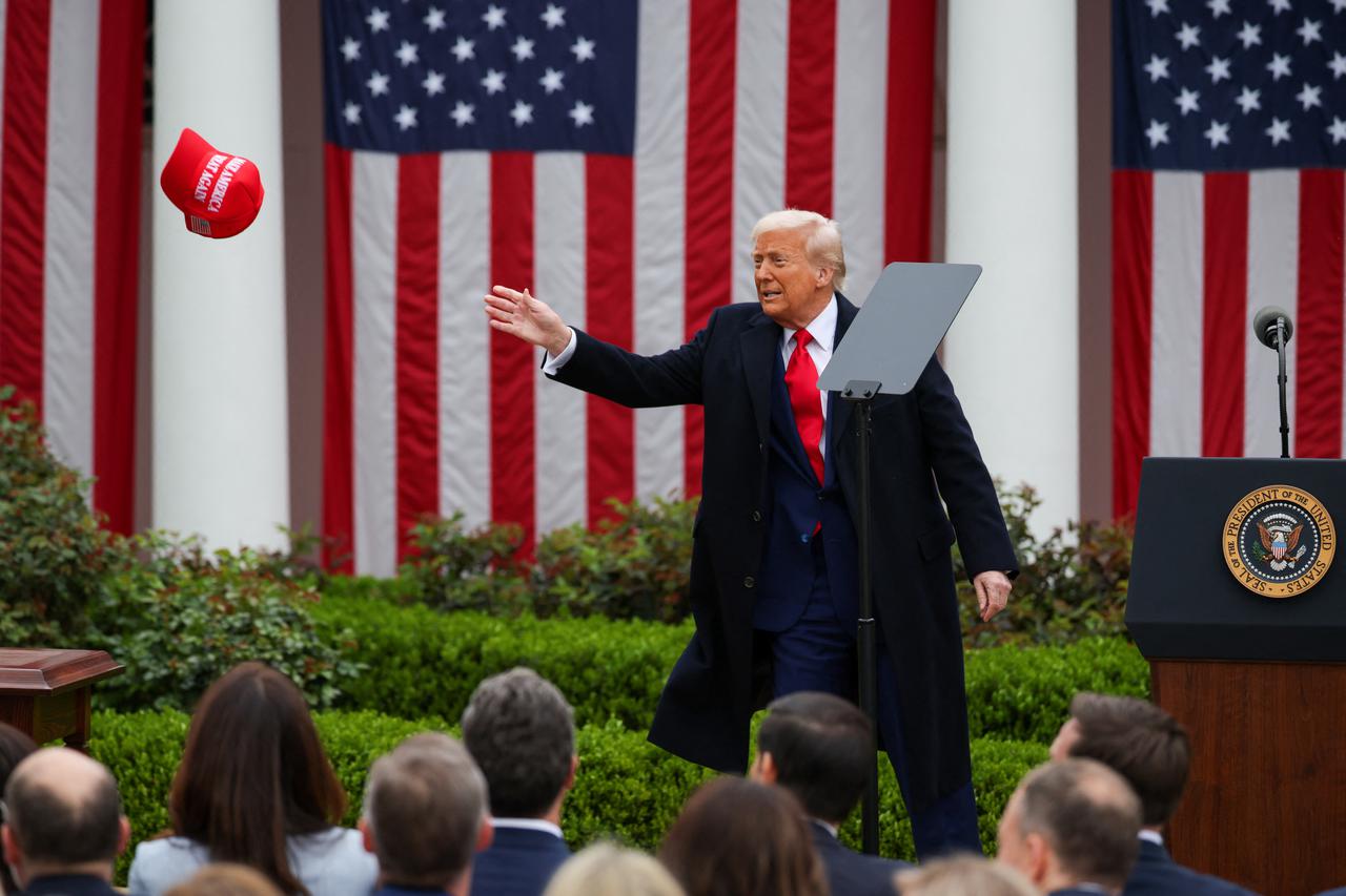 storyeditor/2025-04-08/2025-04-02T203625Z_817493807_RC2WPDA6PD0S_RTRMADP_3_USA-TRUMP-TARIFFS.JPG