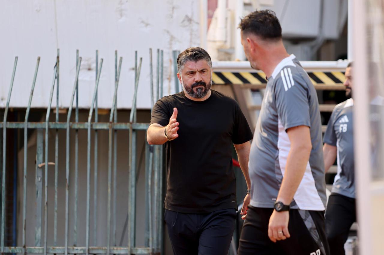 Split: Zagrijavanje igrača uoči početka utakmice Hajduka i Dinama 