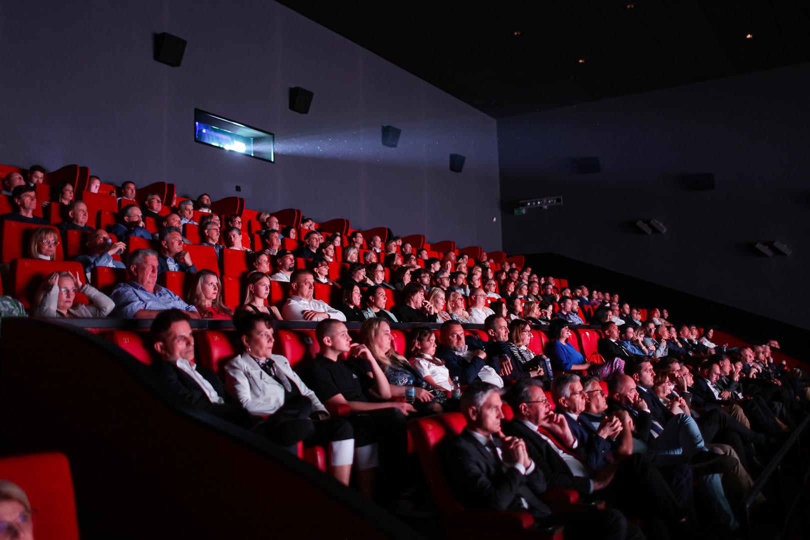 Nakon projekcije publika je bila oduševljena, a film su gledali gradonačelnik Zagreba Tomislav Tomašević, bio je tu i Dragan Primorac, kao i Martina Dalić, profesor Božo Skoko, zatim Matej Meštrović koji je i autor glazbe za film, predsjednik Hrvatskog Sabora Gordan Jandroković, glazbenica Mia Dimšić, izbornik hrvatske nogometne reprezentacije Zlatko Dalić te mnogi drugi. 