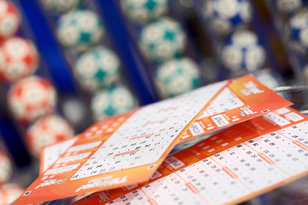 Zagreb: Dunja Mutevelić i Robert Kurbaša, voditelji emisije TV Bingo