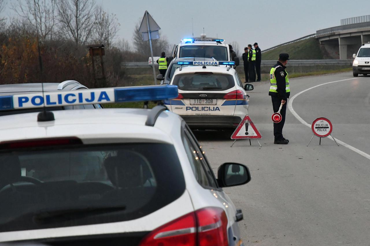 Sikirevci/Gundinci: Pri slijetanju automobila u kanal poginuo muškarac