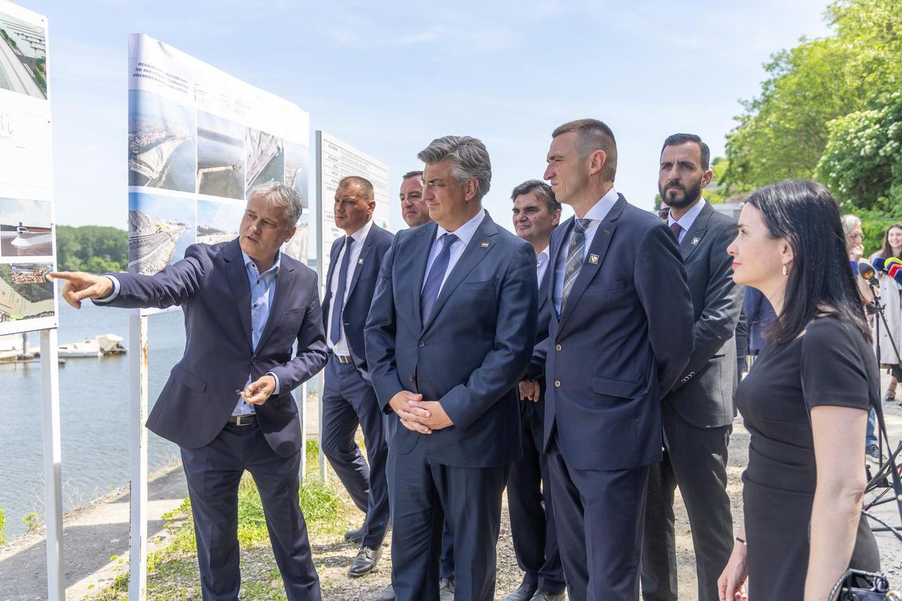 Vukovar: Gradonačelnik Penava i Andrej Plenković obišli zemljišta na obali Dunava
